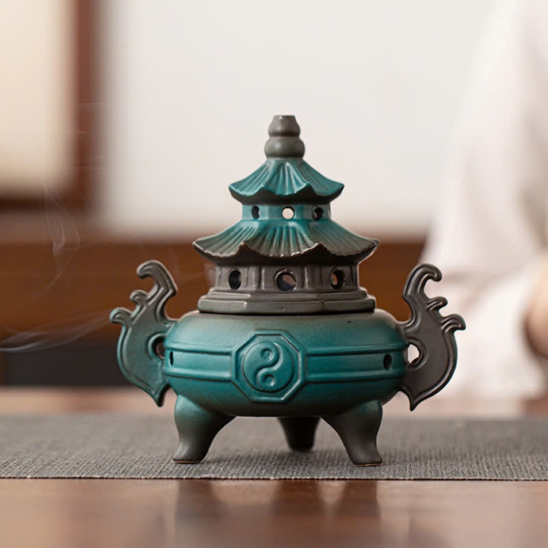 Có nên đốt trầm hương trên bàn thờ Phật, Gia Tiên