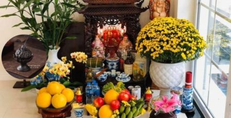 Có nên đốt trầm hương trên bàn thờ Ông Địa Thần Tài